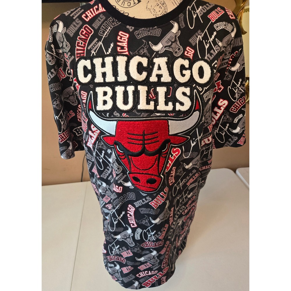 Pro Standard Chicago Bulls NBA All Over Print Chenille Graphic T Shirt Black